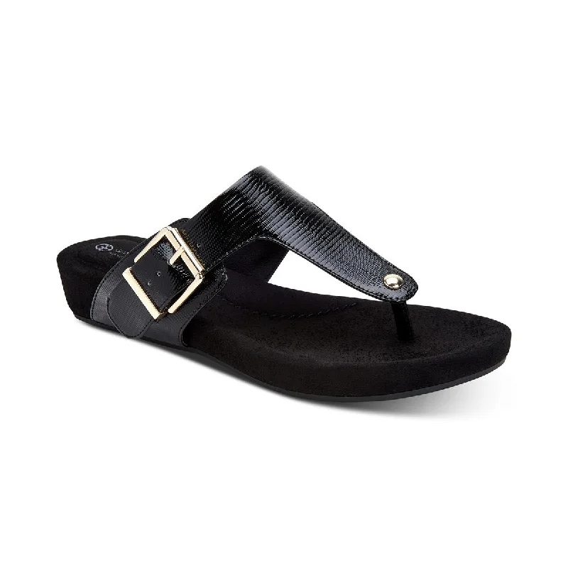 Giani Bernini Womens Rivver Embossed Buckle Thong Sandals